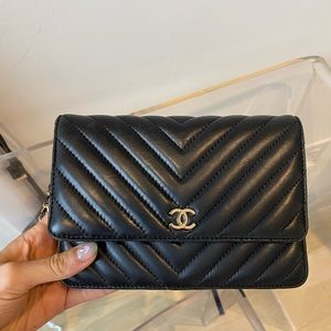 Chanel chevron wallet on chain